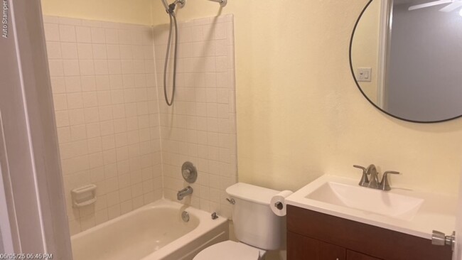 Building Photo - 3900 Glen Knoll Ct