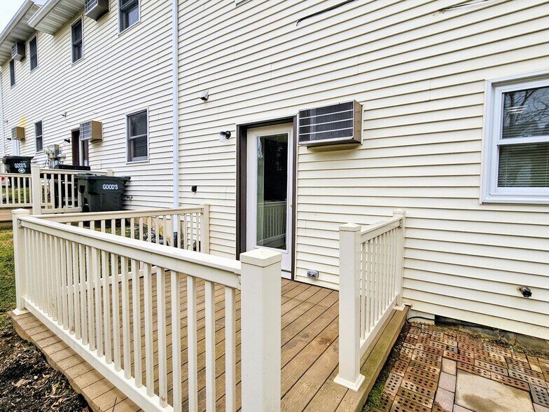 Building Photo - 205 Riverview Dr