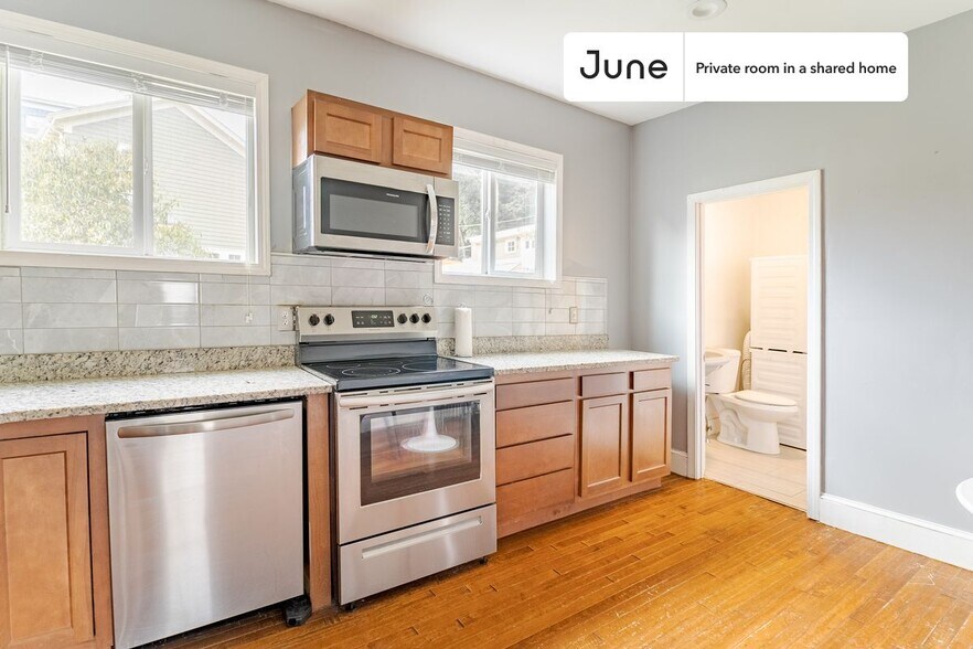 Building Photo - Room in Shared 3 bed/1.5 bath home