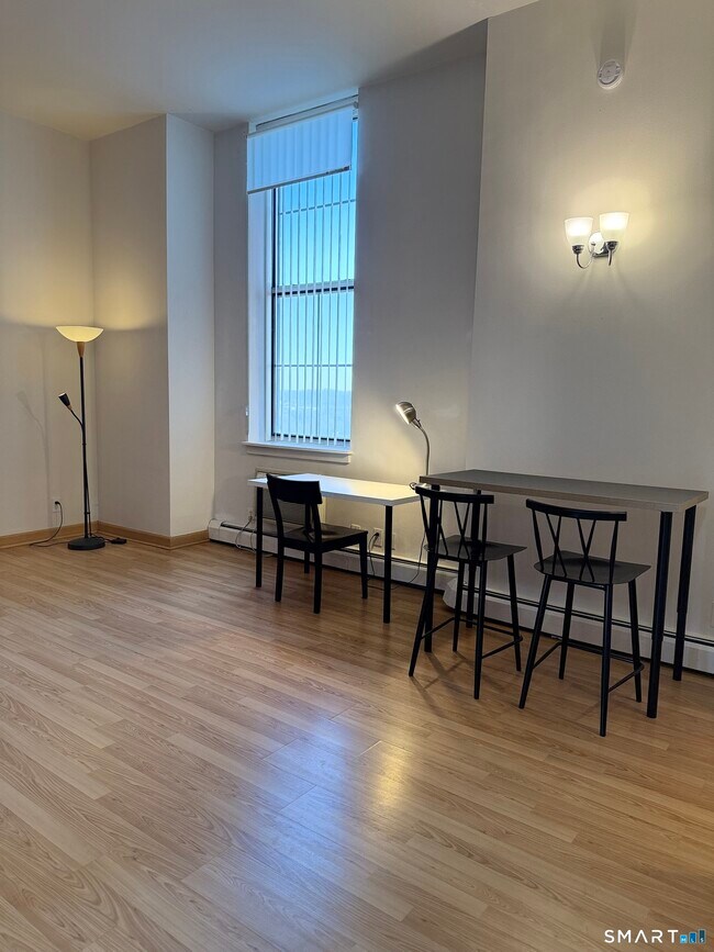 Building Photo - 124 Court St