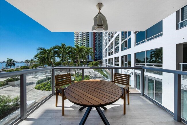 Building Photo - 1541 Brickell Ave