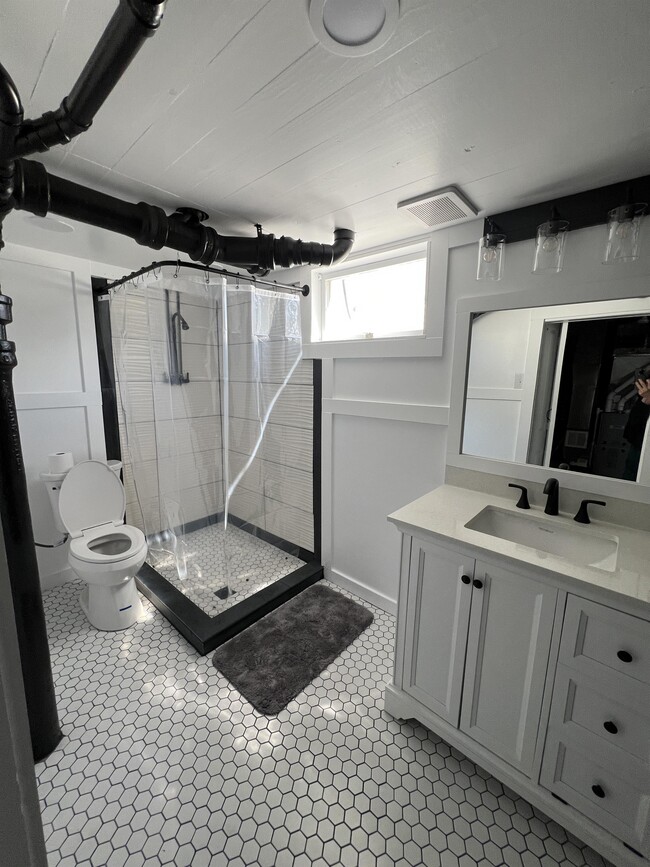 Building Photo - 714 Meeker St