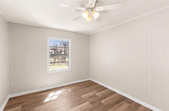 Building Photo - AVAILABLE BEGINNING OF JUNE ; APPLY ON OUR WEBSITE TODAY!!!