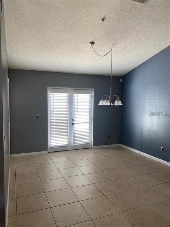 Building Photo - 9655 Hollyhill Dr