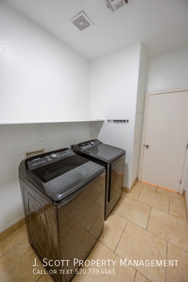 Building Photo - 12209 W Washington St