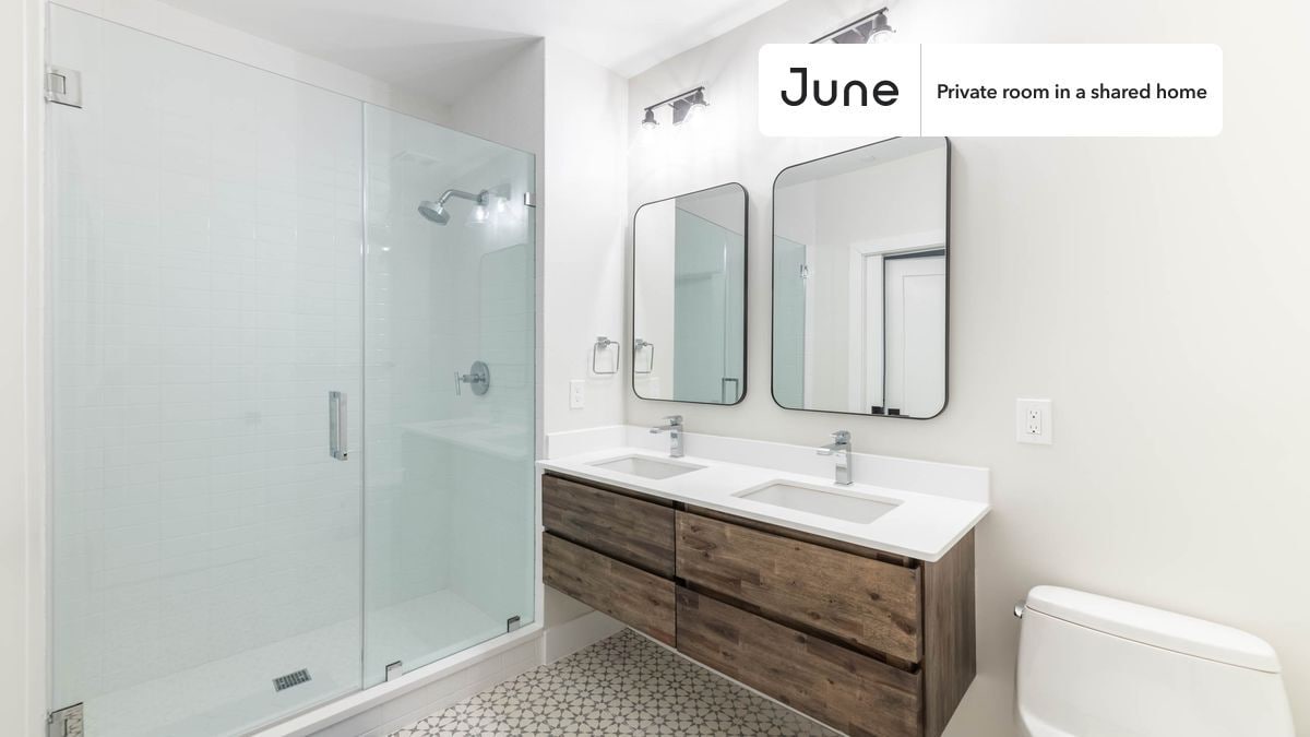 Building Photo - Room in Shared 3 bed/2.5 bath home in Columbia Heights