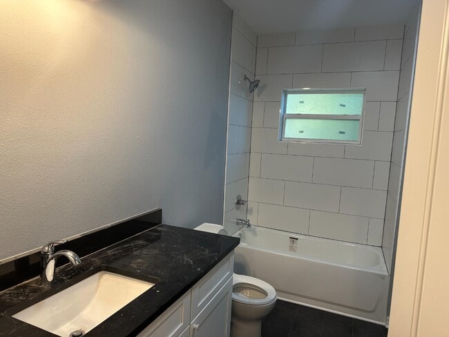 Building Photo - 105 N Davis St