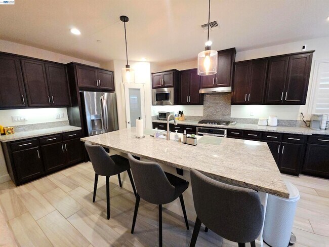 Building Photo - 2488 Remy Cantos Dr