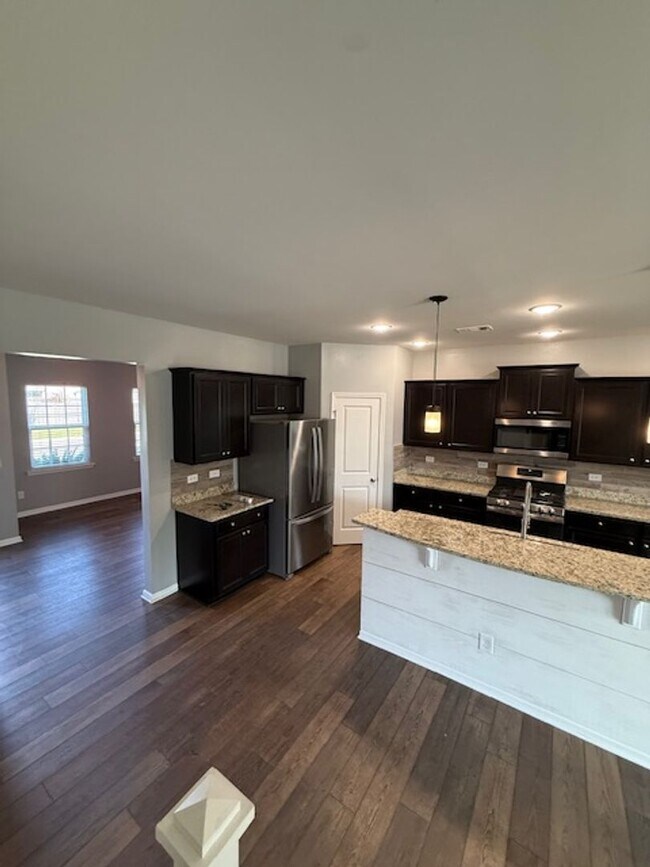 Building Photo - Beautiful 4BR Home in Shadow Moss – Available Now!