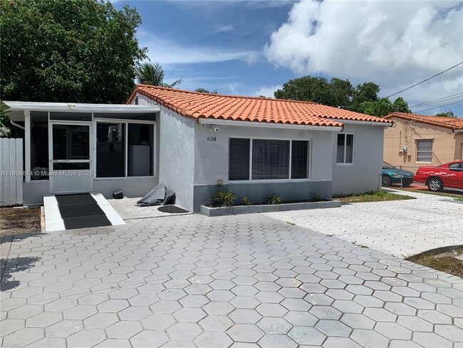 Primary Photo - 638 SW 10th St