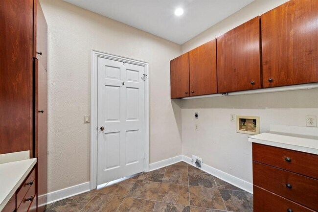 Building Photo - 91 Heathrow Ln