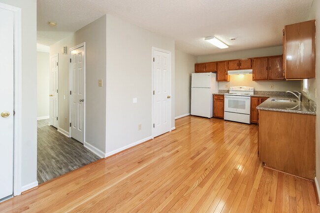 Building Photo - 801 Fox Run Dr