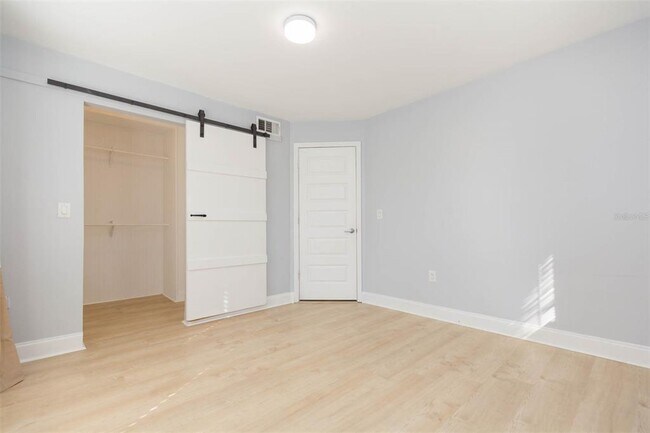 Building Photo - 10024 Strafford Oak Ct