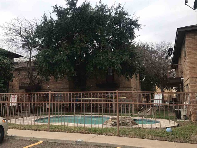 Building Photo - 201 Martingale