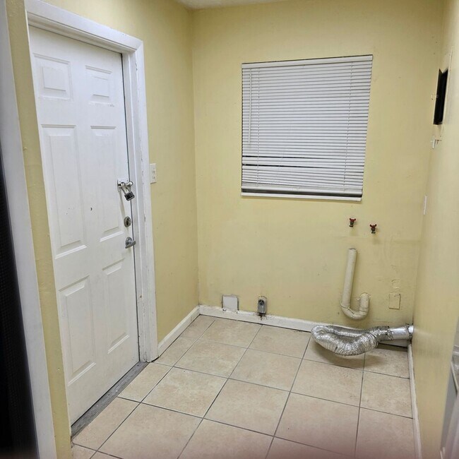 Building Photo - Charming 4BR House in Orlando