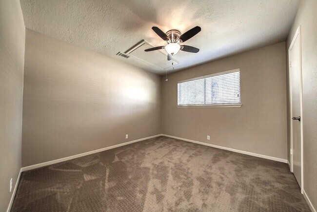 Building Photo - 2303 Cherry Bend Dr