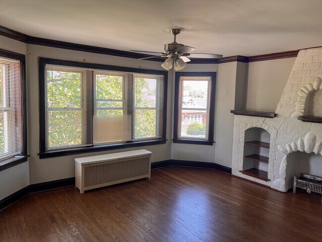 Building Photo - 1526 W 89th St