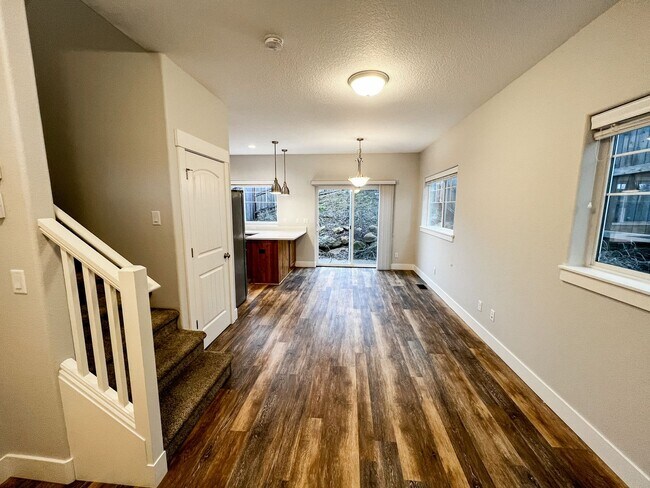 Building Photo - BIGFIR1069-1071