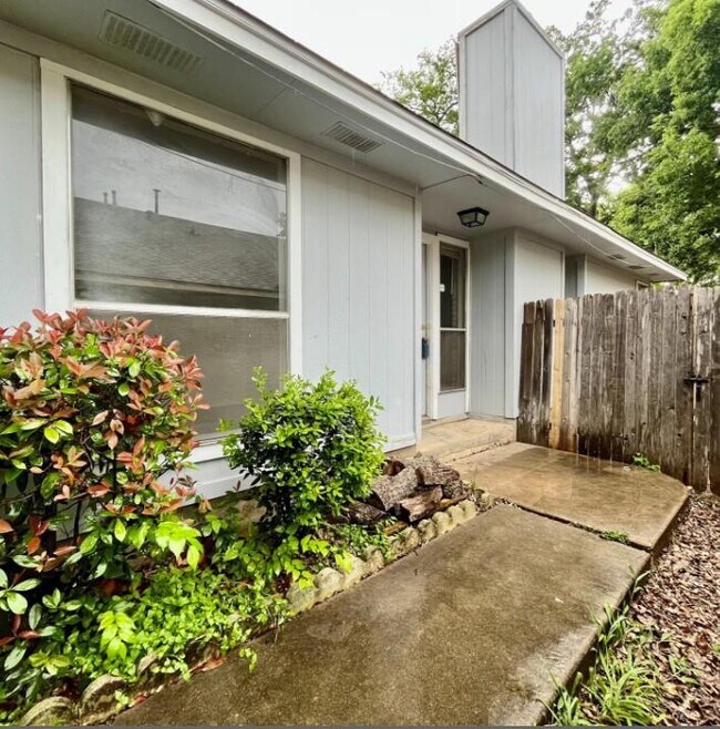 Building Photo - 2114 Redwing Way