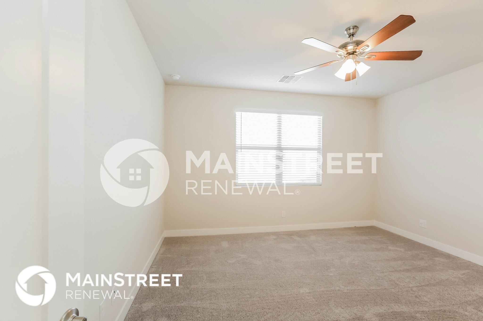 Building Photo - 8708 S 69th Dr