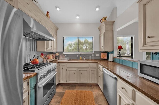 Building Photo - 4404 Travis Country Cir