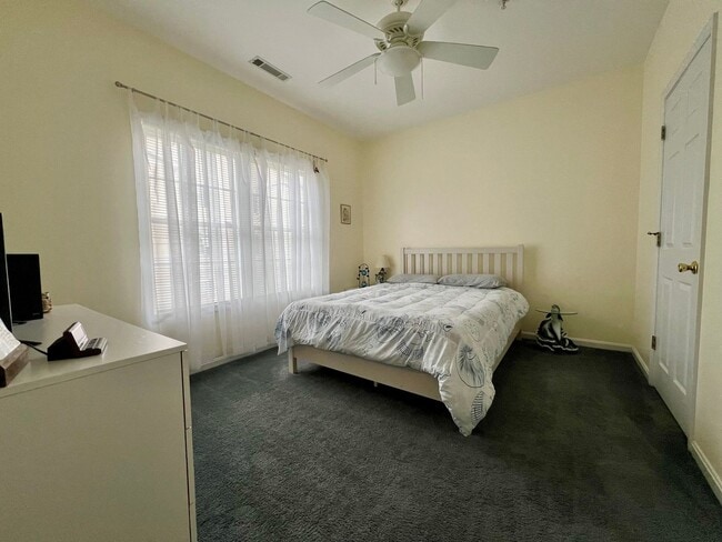 Building Photo - ADORABLE 2 BR, 2 BA CONDO - FURNISHED OR U...
