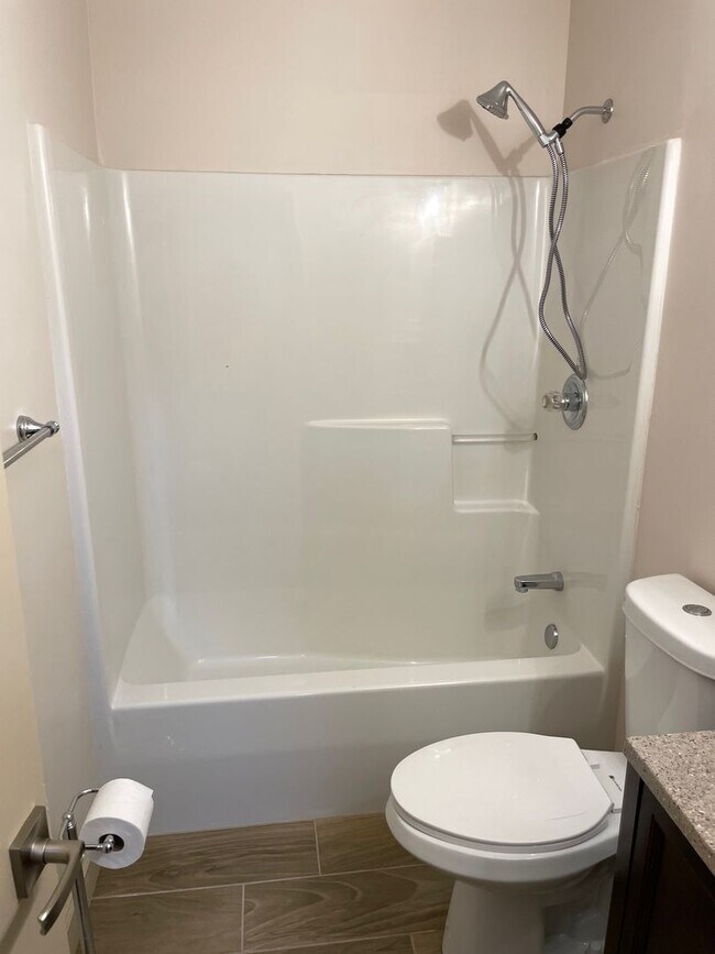 Building Photo - 1304