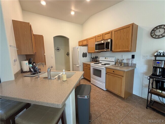 Building Photo - 2416 N Ridge Ave