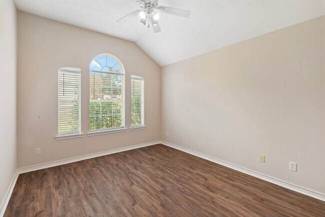 Building Photo - 2511 Westwood Main Dr
