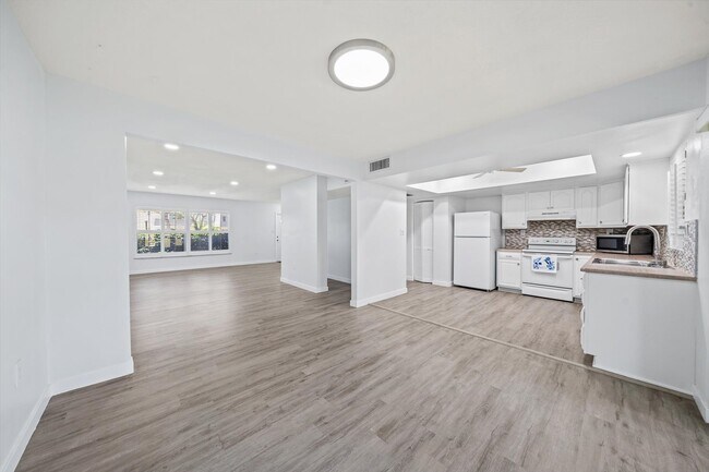 Building Photo - 413 Blue Jay Ln