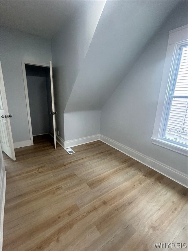 Building Photo - 411 Cambridge Ave