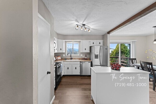 Building Photo - 1730 Hathaway Dr