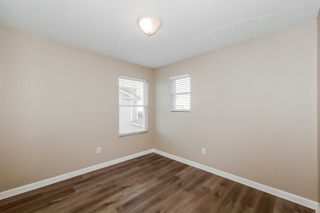 Building Photo - 15559 Old Pond Cir