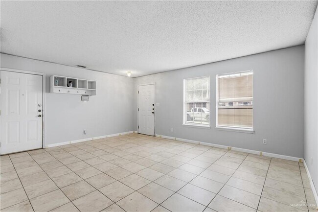 Building Photo - 20 Llano Grande Ln