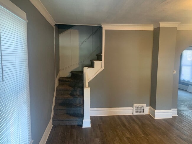 Building Photo - 3 Bed 1 Bath Home