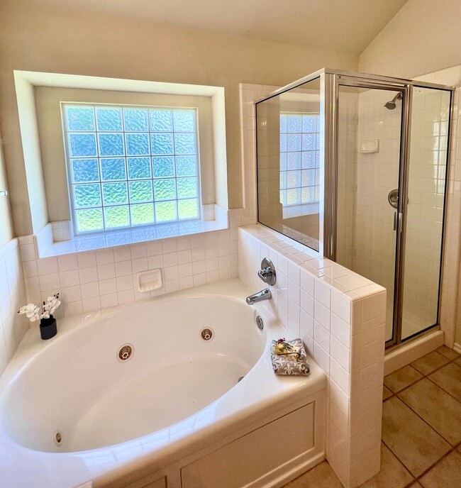 Building Photo - 4 bedroom with Storm Shelter in Yukon Gate...