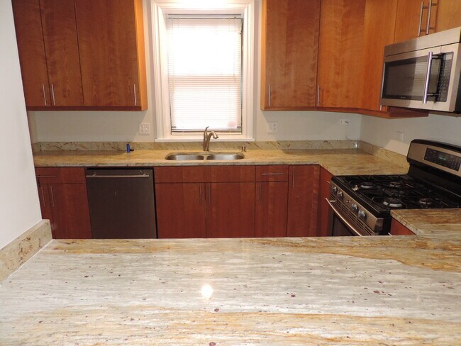 Building Photo - 836 Judson Ave