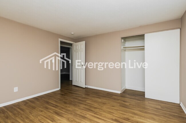 Building Photo - 4760 Rolling St