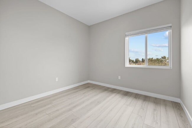 Building Photo - 12714 S Figueroa St