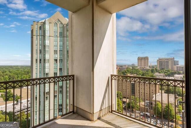 Building Photo - 2828 Peachtree Rd NE
