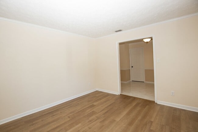 Building Photo - 330 Conifer Dr