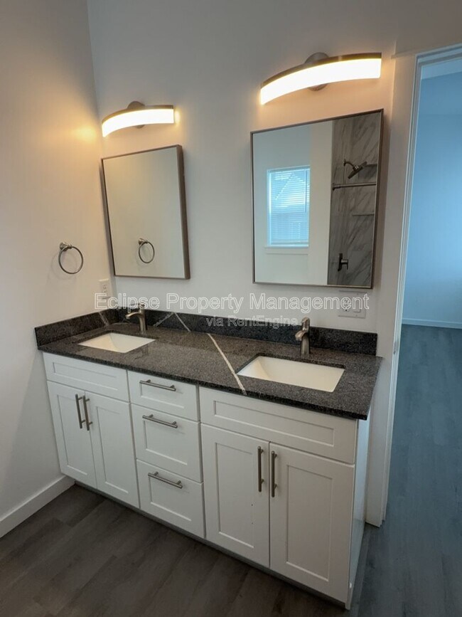 Building Photo - 147 Buena Vista Dr