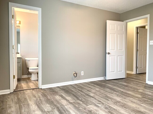 Building Photo - 1936 Timberline Cir