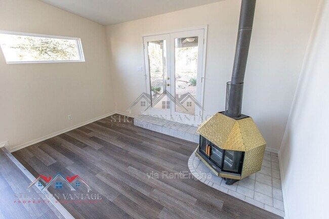 Building Photo - 4728 E Ron Rico Rd