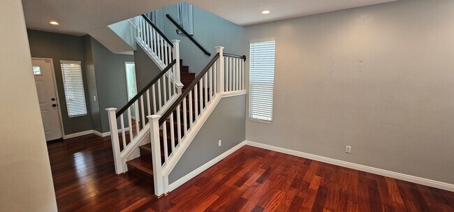 Building Photo - SAN DIEGO / SERRA MESA  - STONECREST VILLA...