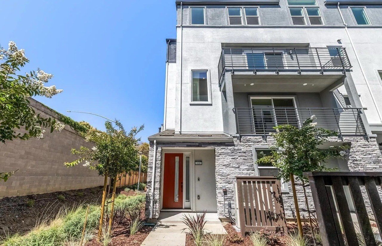 Building Photo - 818 Redberry Way