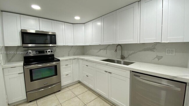 Building Photo - 2333 Brickell Ave