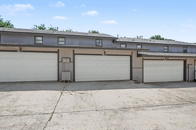 Building Photo - 1300 N Rockwell Ave