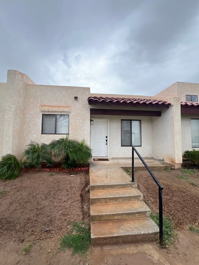 Primary Photo - NICE 2 BEDROOM TOWNHOME!