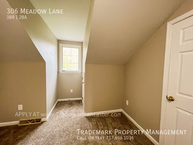 Building Photo - Spacious 3 Bedroom 2 Bath Town Home